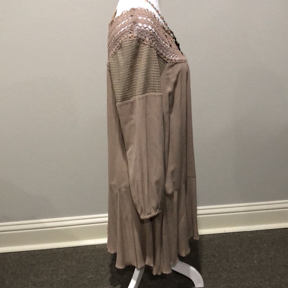 Umgee taupe open embroidered lace shoulder dress loose swing style runs big - Picture 4 of 11